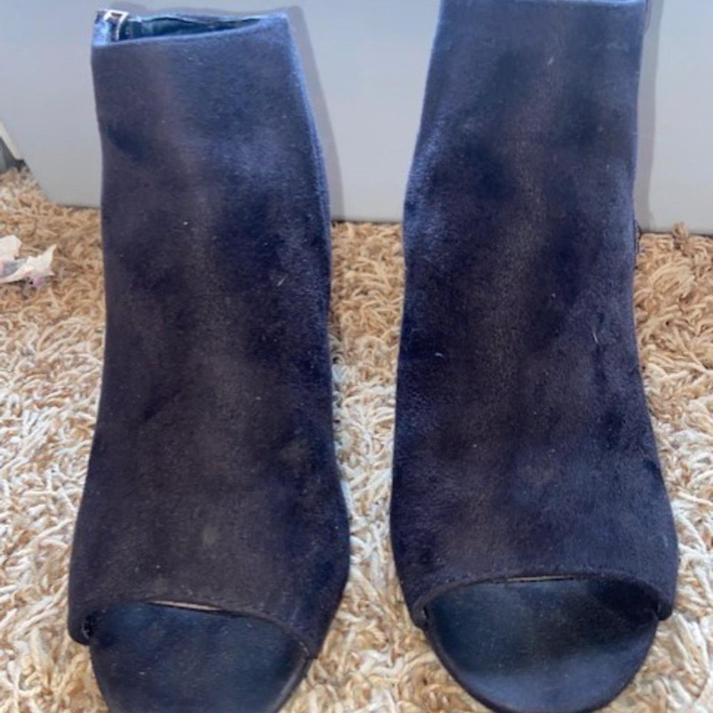 Open toed black little wedges